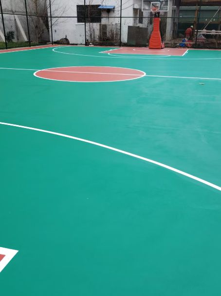 双阳 球场长期使用易出现地面开裂